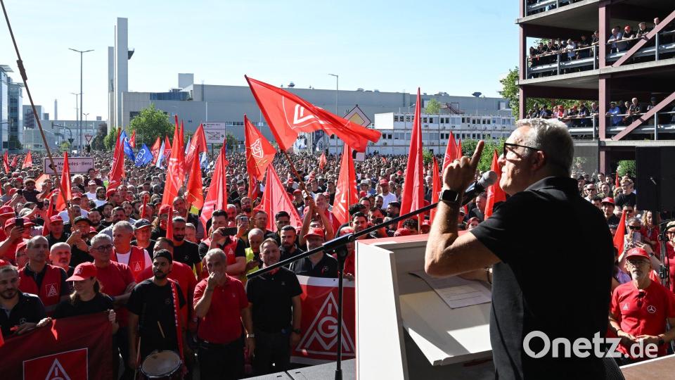 Gesamtbetriebsratschef Ergun Lümali: „Nicht einverstanden.“ Bild: Bernd Weißbrod/dpa