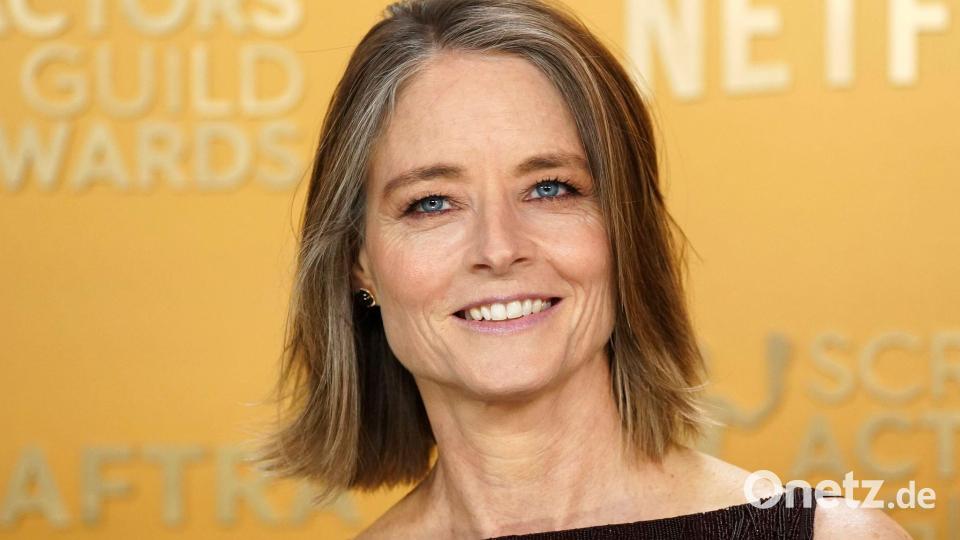 Oscar-Preisträgerin Jodie Foster glaubt, dass das Drehbuch zum Erfolgsfilm „F1“ mit Brad Pitt möglicherweise von künstlicher Intelligenz geschrieben wurde. (Archivbild) Bild: Jordan Strauss/Invision via AP/dpa