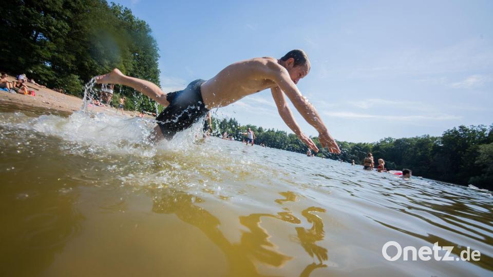 Chemische Schadstoffe spielen bei der Bewertung von Badegewässern bisher keine Rolle. Bild: Andreas Arnold/dpa