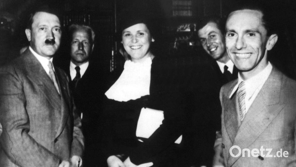 Hitler zu Besuch bei Winifried Wagner, der Großmutter der heutigen Festspiel-Chefin. (Archivbild) Bild: picture alliance / dpa