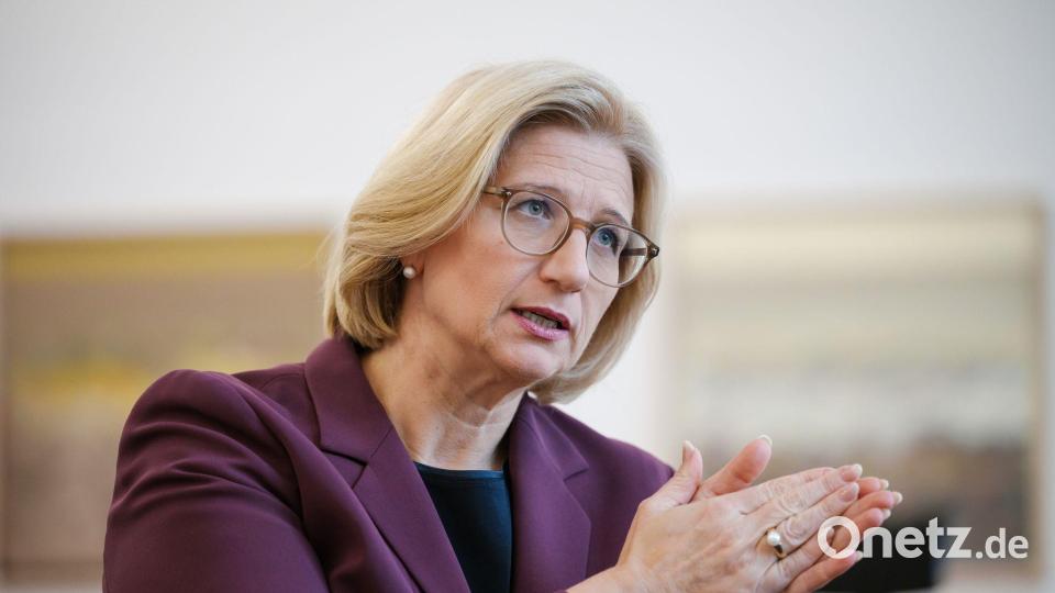 Die stellvertretende SPD-Vorsitzende Anke Rehlinger sieht die schärferen Regeln für Krankschreibungen skeptisch. (Archivbild) Bild: Oliver Dietze/dpa