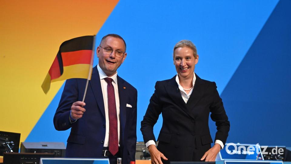 Alice Weidel, Bundesvorsitzende und Fraktionsvorsitzende der AfD, und Tino Chrupalla, Vorsitzender der AfD-Bundestagsfraktion, beim Bundesparteitag der AfD. Bild: Katharina Kausche/dpa