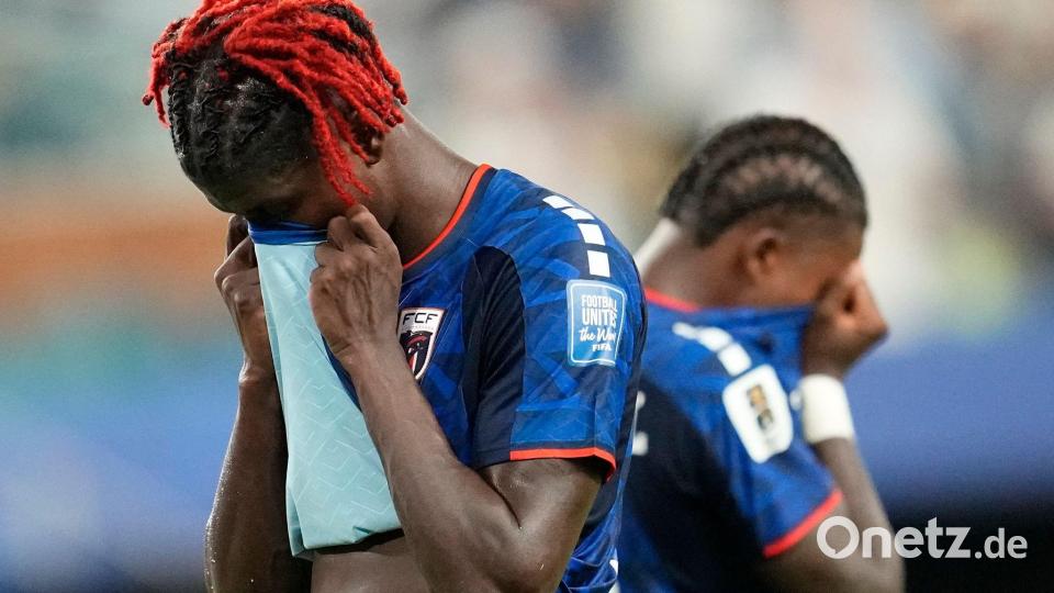 Das WM-Aus: Kap Verdes Spieler Gilson Benchimol (l) nach der bitteren Niederlage gegen Argentinien. Bild: George Walker IV/AP/dpa