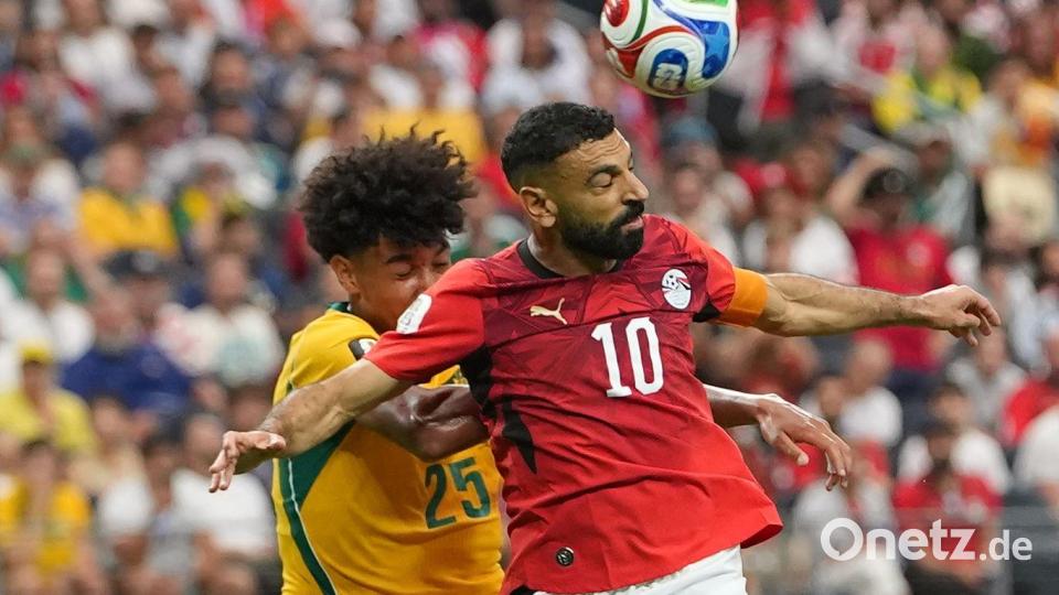 Der Ägypter Mohamed Salah (r) hatte gegen die Australier einen schweren Stand. Bild: Julio Cortez/AP/dpa