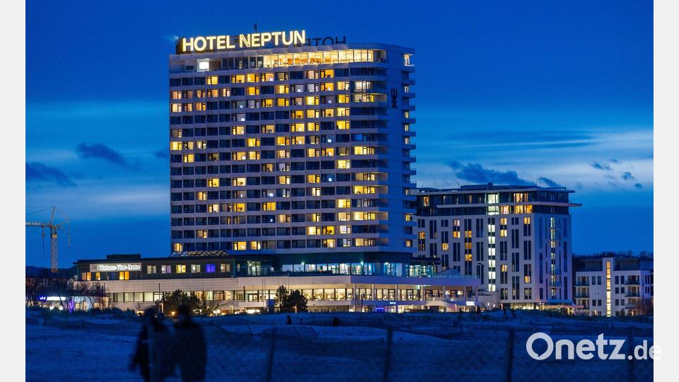 Das Fünf-Sterne-Hotel Neptun im Ostseebad Warnemünde feiert in diesem Jahr sein 55-jähriges Jubiläum. (Archivbild) Bild: Jens Büttner/dpa-Zentralbild/ZB