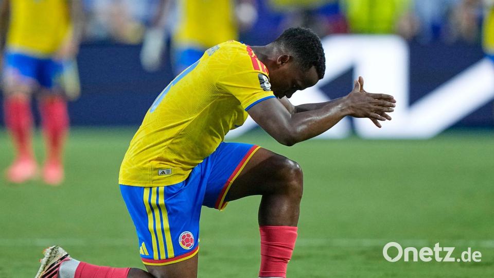 Kolumbiens Jhon Arias bejubelt das frühe 1:0. Bild: Charlie Riedel/AP/dpa