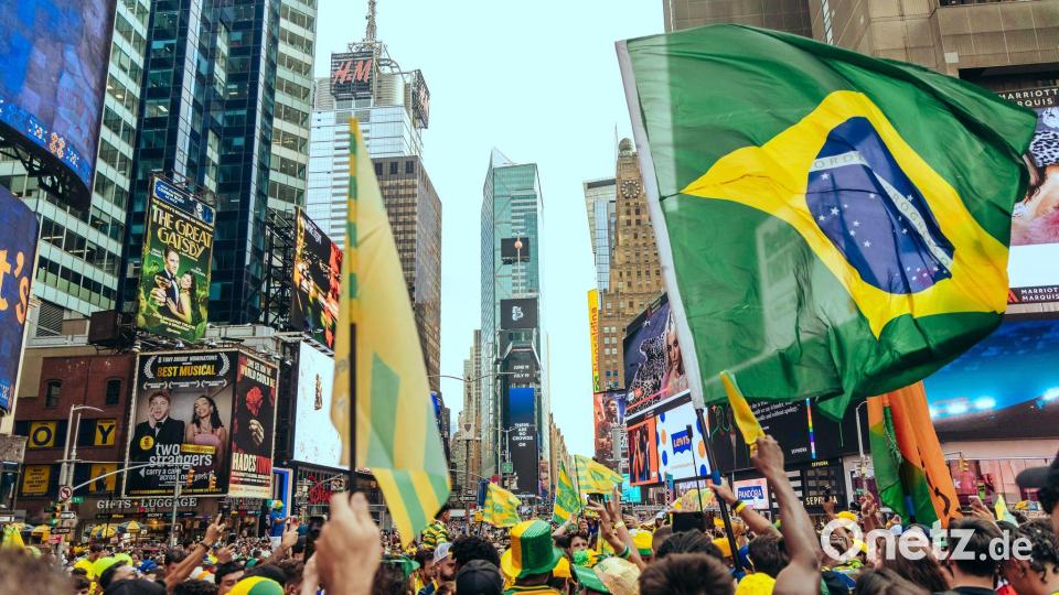 Brasilianische Fans feiern in New York. (Archivbild) Bild: Anthony Oliveira/TheNEWS2 via ZUMA Press Wire/dpa