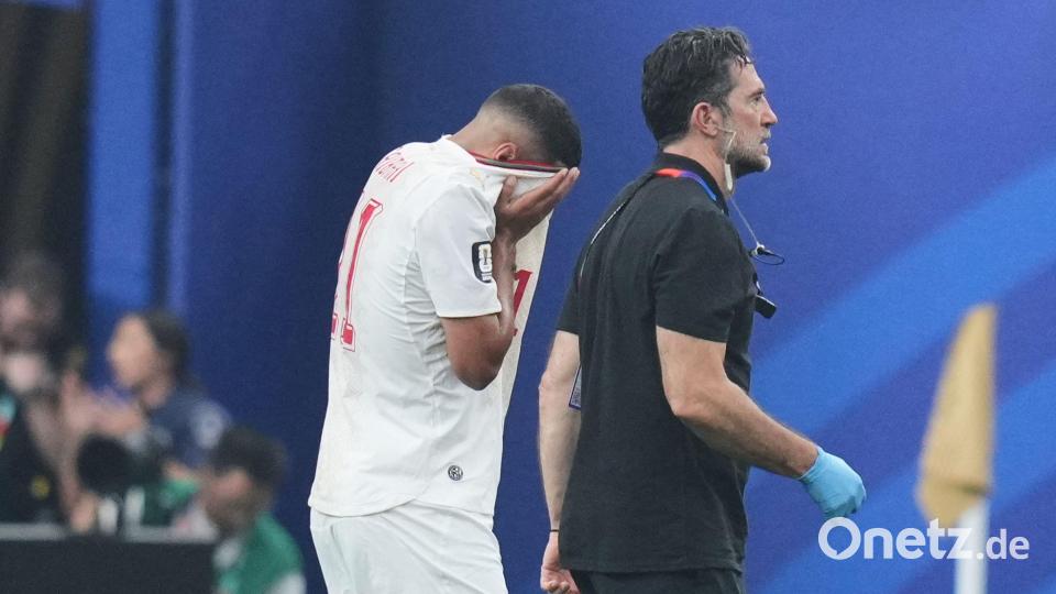 Der neue Bayern-Profi Ismael Saibari musste verletzt raus. Bild: Eric Gay/AP/dpa