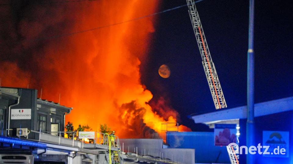 Für die Stuttgarter Feuerwehr war es einer der größten Einsätze seit Jahren. Bild: Enrique Kaczor/dpa
