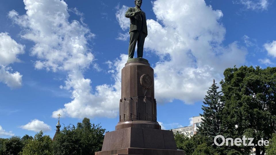 Ein Denkmal erinnert an den sowjetischen Politiker Michail Kalinin, der einst formelles Staatsoberhaupt des kommunistischen Imperiums war. Bild: Ulf Mauder/dpa