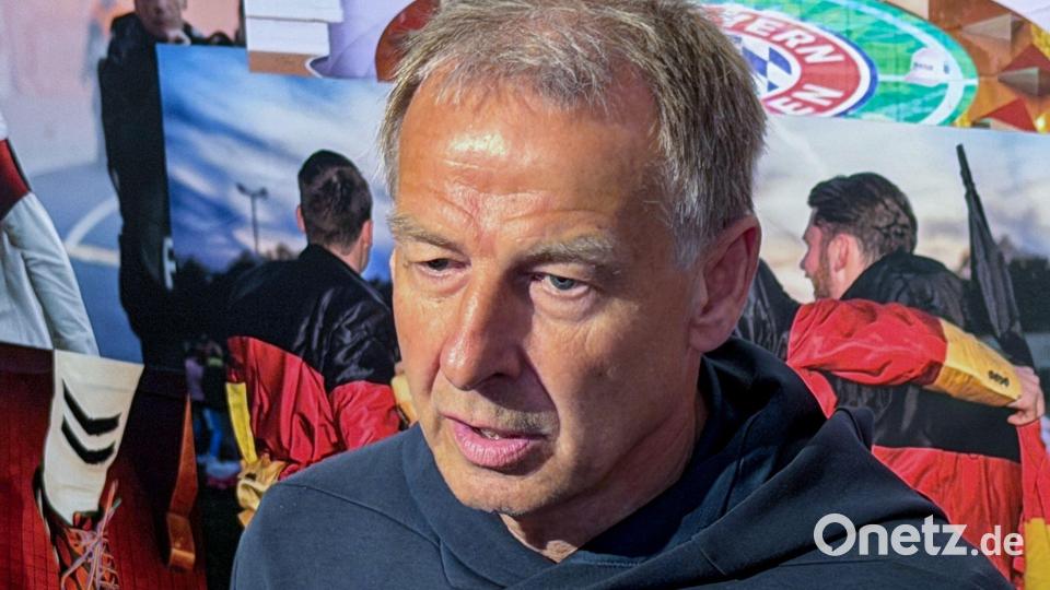 Jürgen Klinsmann flog 2004 zu Gesprächen mit dem DFB nach New York. (Archivbild) Bild: Christoph Lother/dpa