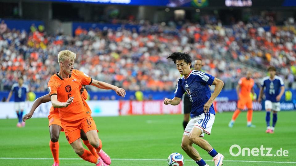 Setzt auf kurze Schienbeinschoner: Der Japaner Keito Nakamura. (Archivbild) Bild: Julio Cortez/AP/dpa