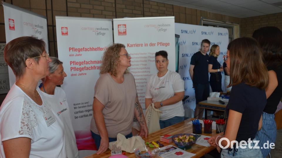 Pflegefachberufe kommen besonders bei den Mädels gut an. Bild: Elisabeth Dobmayer