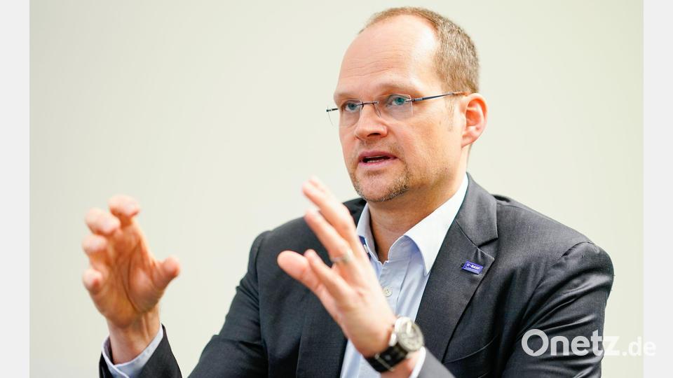 Die zeitweilige Schließung der Straße von Hormus habe BASF laut Elvermann bislang nur indirekt getroffen. (Archivbild) Bild: Uwe Anspach/dpa