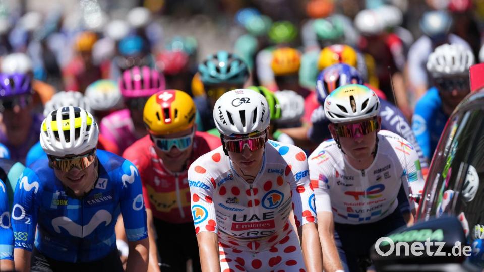 Tadej Pogacar im gepunkteten Bergtrikot. Bild: Thibault Camus/AP/dpa