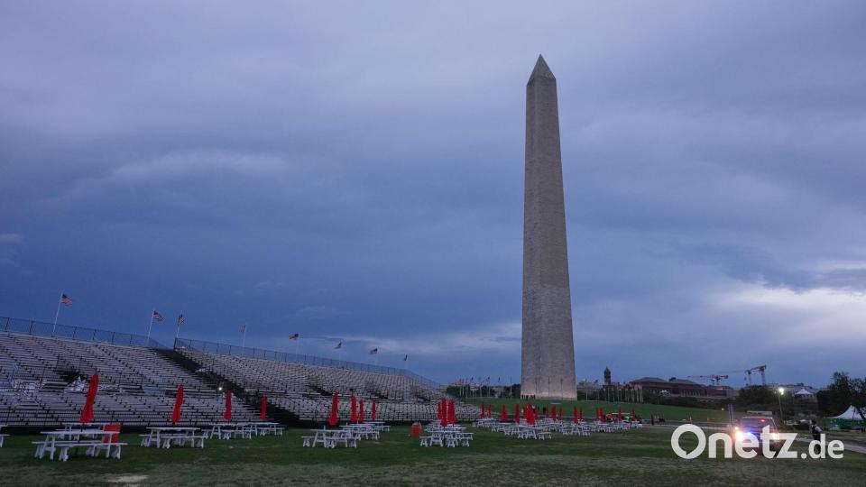 Die „Salute to America“-Bühne wurde wegen Gewitter geräumt. Bild: Alex Brandon/AP/dpa