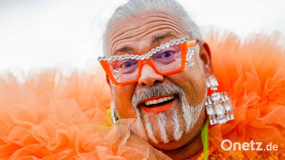 Ralf (64) aus Dortmund ist ein CSD-Veteran und kann deshalb den Vergleich zu früher ziehen. Bild: Thomas Banneyer/dpa