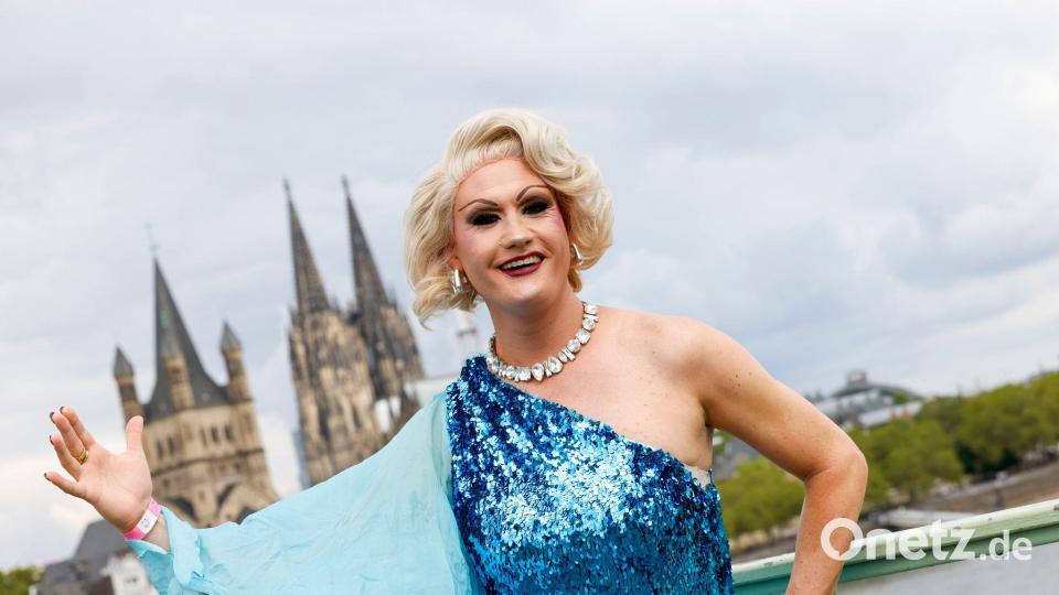 Drag Queen Meryl Deep hält es für wichtig, dass die queere Community Flagge zeigt. Bild: Thomas Banneyer/dpa
