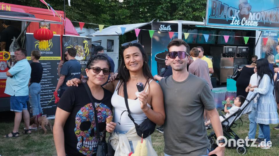 International war nicht nur die Küche, sondern auch der Besuch. Die mexikanischen Damen waren mit ihrem deutschen Freund in den Stadtpark gekommen und gönnten sich "Korean Chicken" und "Churros Chocolate". Bild: Rudolf Hirsch