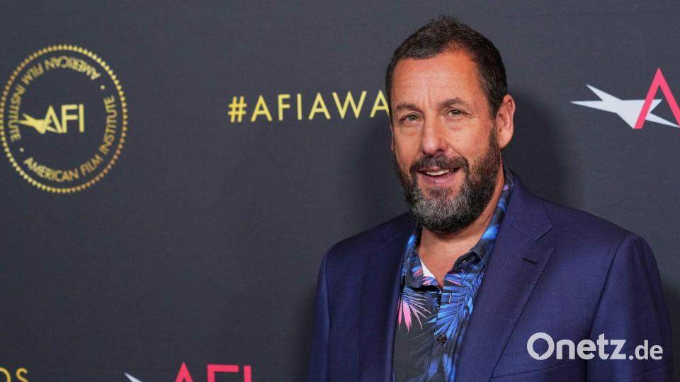 Schauspieler Adam Sandler führte durch die Zeremonie. Archivbild: Chris Pizzello/Invision/AP/dpa