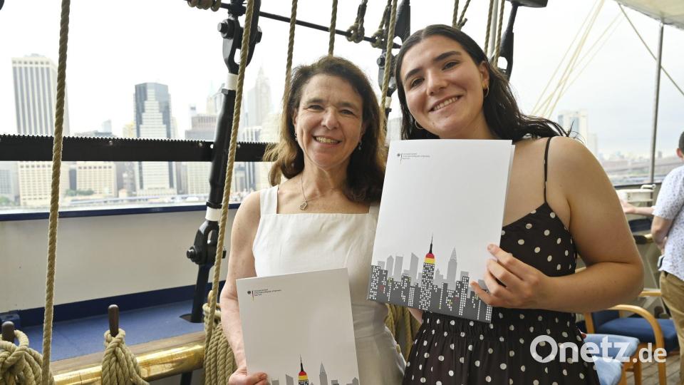 Karen Adler sagt, sie sei trotz allem mit einem sehr positiven Deutschland-Bild aufgewachsen. Bild: Anne Pollmann/dpa