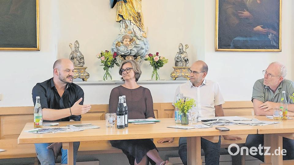 Die diskutierten über die Zukunft der Landwirtschaft (von links): David Kugler (Hutzelhof), Christine Reitinger (Vorsitzende katholische Landvolkbewegung), Ely Eibisch (Bauernverband) und Harald Staudinger (bäuerliche Familienberatung). Bild: Veit Neumann