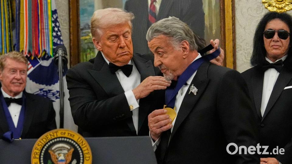 Sylvester Stallone erhält eine Auszeichnung für sein Lebenswerk. (Archivbild) Bild: Julia Demaree Nikhinson/AP/dpa