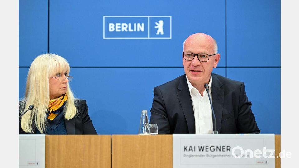 Berlins Regierender Bürgermeister Kai Wegner (r, CDU) und Innensenatorin Iris Spranger (SPD) halten mehr Investitionen in den Katastrophenschutz für nötig. Bild: Soeren Stache/dpa
