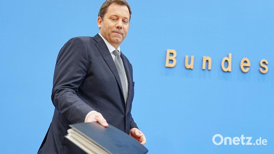 Die Haushaltspläne des Ministers sind umstritten. Bild: Michael Kappeler/dpa