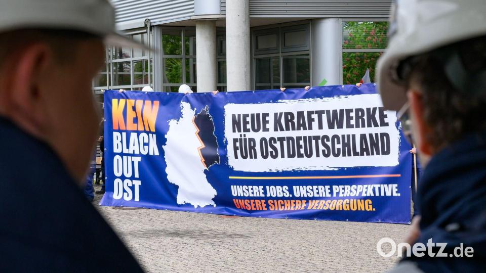 Die Gesetzespläne zum Bau neuer Gaskraftwerke sollen geändert werden - zugunsten des Nordens und Ostens. (Archivbild) Bild: Patrick Pleul/dpa