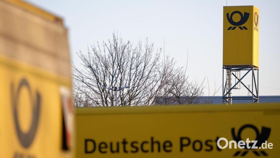 Posthörner, so weit das Auge reicht: Blick auf ein Briefzentrum der Deutschen Post. (Archivbild) Bild: Henning Kaiser/dpa