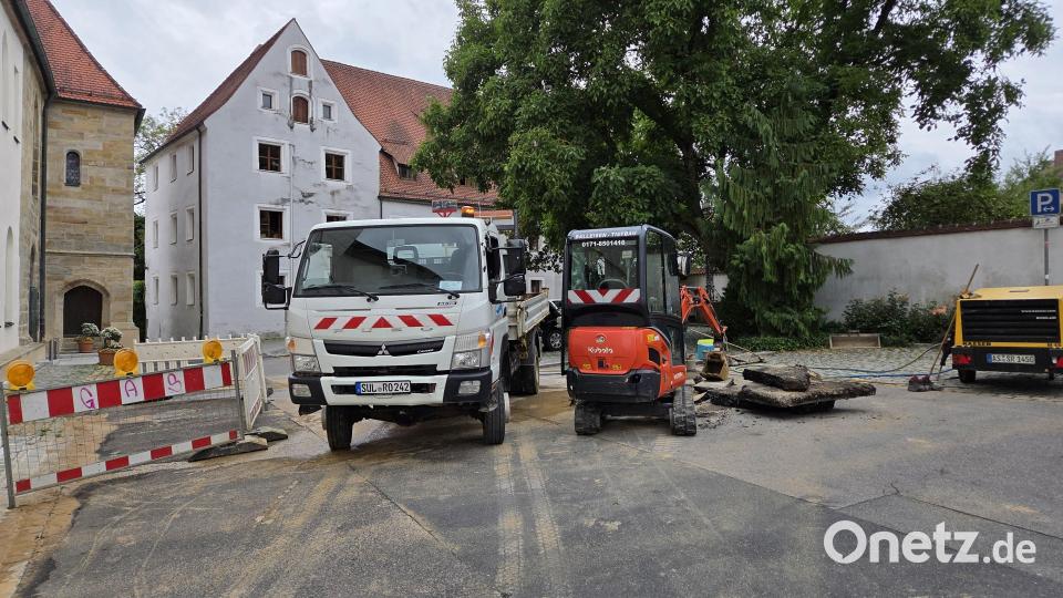 Parkplätze fallen weg und die Durchfahrt des Pfarrplatzes ist gesperrt – allerdings nur tagsüber. Bild: Tobias Gräf