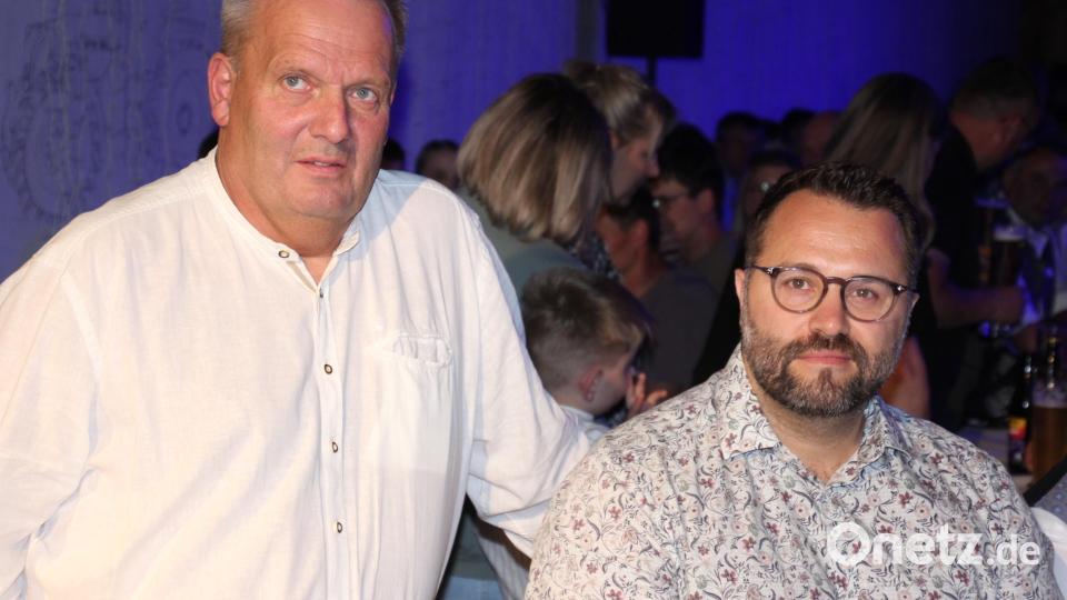 Georg Rubenbauer im Gespräch mit stellvertretendem Landrat Matthias Grundler (rechts). Bild: Konrad Rosner