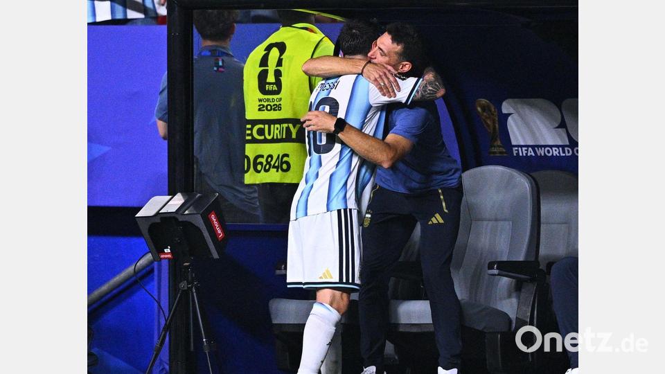 Scaloni und Messi - das passt. (Archivbild) Bild: Tom Weller/dpa