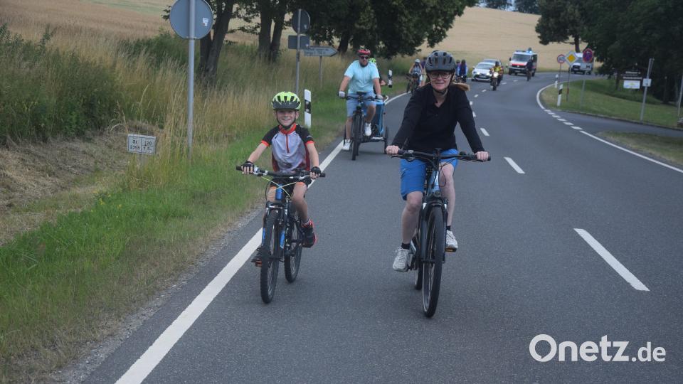 Auch Kinder fahren bei der Tour mit. Bild: Ernst Frischholz
