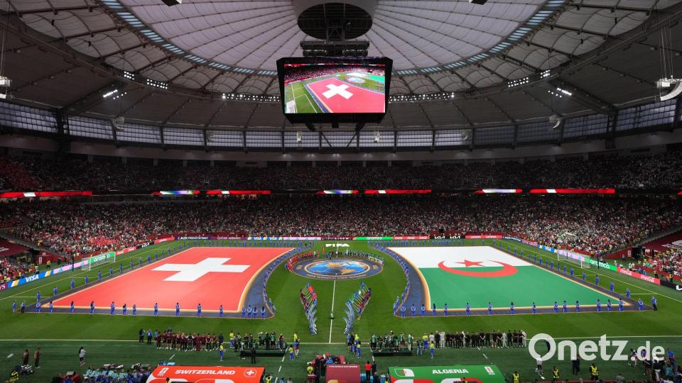 Im Stadioninneren sehen TV-Zuschauer ein Hochglanzprodukt. Bild: Nick Didlick/AP/dpa