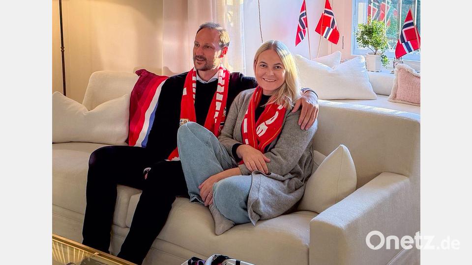 Dieses Bild von Mette-Marit und ihrem Mann, Kronprinz Haakon, postete das Königshaus bei Instagram. Bild: Handout/The Royal Court/dpa