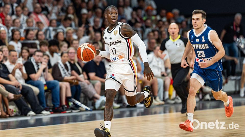 Dennis Schröder ließ sich die Quali-Partie gegen Zypern nicht entgehen. Bild: Daniel Löb/dpa