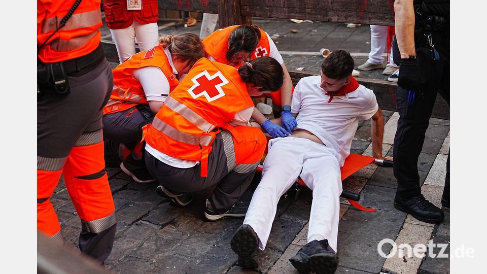 Die meisten Verletzten bei den Stierhatzen in Pamplona erleiden Prellungen oder Gehirnerschütterungen. Lebensgefährliche Verletzungen durch die langen spitzen Hörner der Kampfstiere sind seltener. Bild: Miguel Oses/AP/dpa