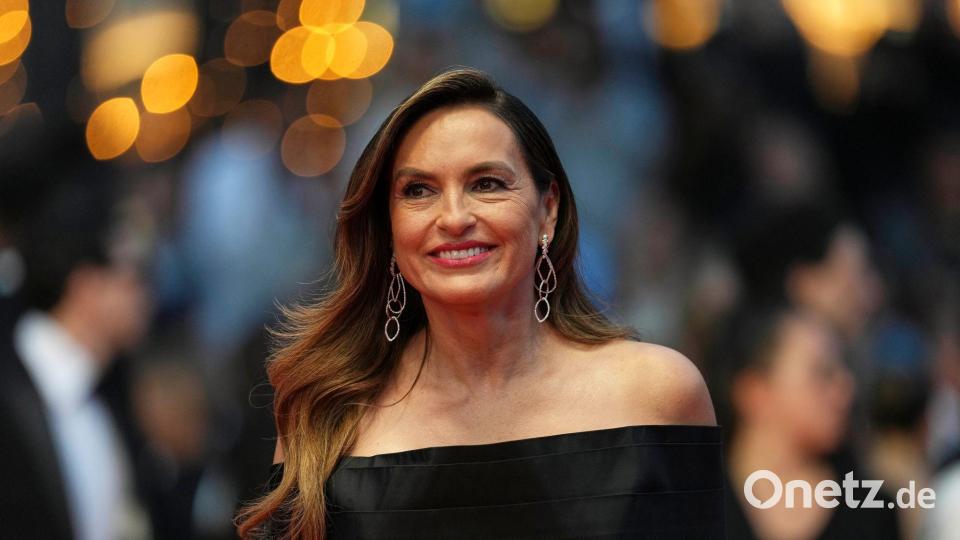 US-Schauspielerin Mariska Hargitay wird erstmals als Emmy-Gastgeberin auf der Bühne stehen. (Archivbild) Bild: Scott A Garfitt/Invision/AP/dpa