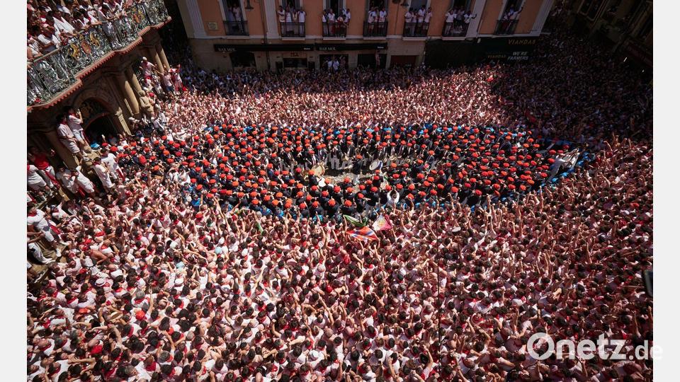 Jedes Jahr lockt das San-Fermín-Fest mit den umstrittenen Stierhatzen Hunderttausende Besucher nach Pamplona im Norden Spaniens. Bild: Eduardo Sanz/EUROPA PRESS/dpa