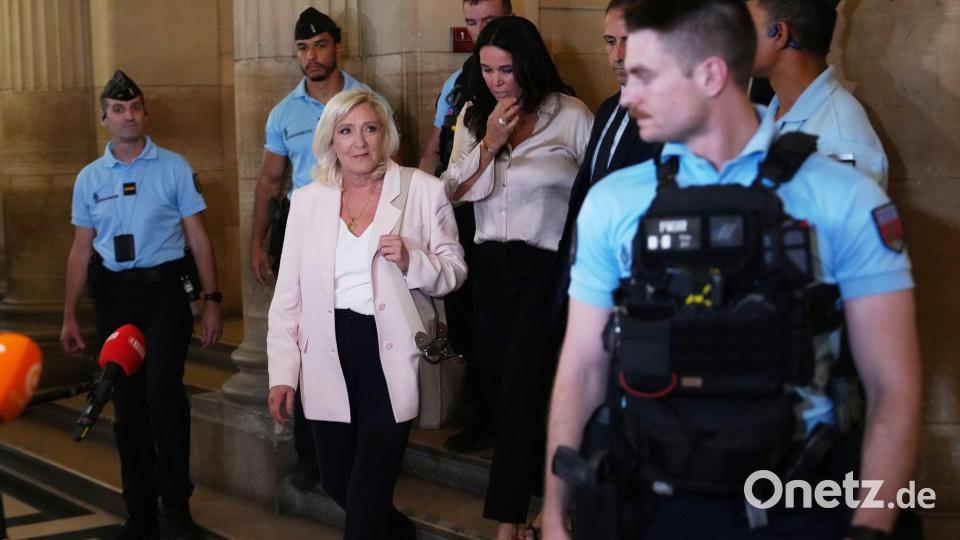 Zu erwarten ist, dass Le Pen das Gerichtsverfahren gegen sie im Wahlkampf stark zum Thema machen wird. (Archivbild) Bild: Aurelien Morissard/AP/dpa