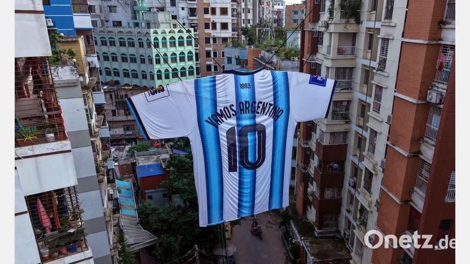 Auch in Bangladesch hat Messi eine riesige Anhängerschaft. (Archivbild) Bild: Syed Mahabubul Kader/ZUMA Press Wire/dpa