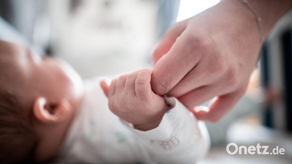 Viele Frauen möchten erst in deutlich höherem Alter als früher Kinder bekommen. (Symbolbild) Bild: Fabian Strauch/dpa