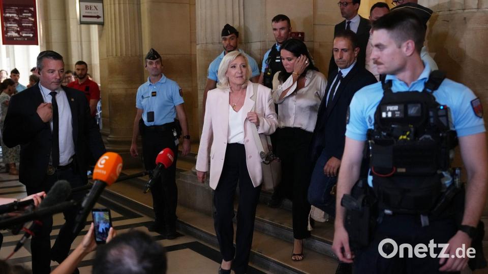 Wenige Stunden vor ihrer Ankündigung hatte ein Berufungsgericht Le Pen schuldig gesprochen. Bild: Aurelien Morissard/AP/dpa