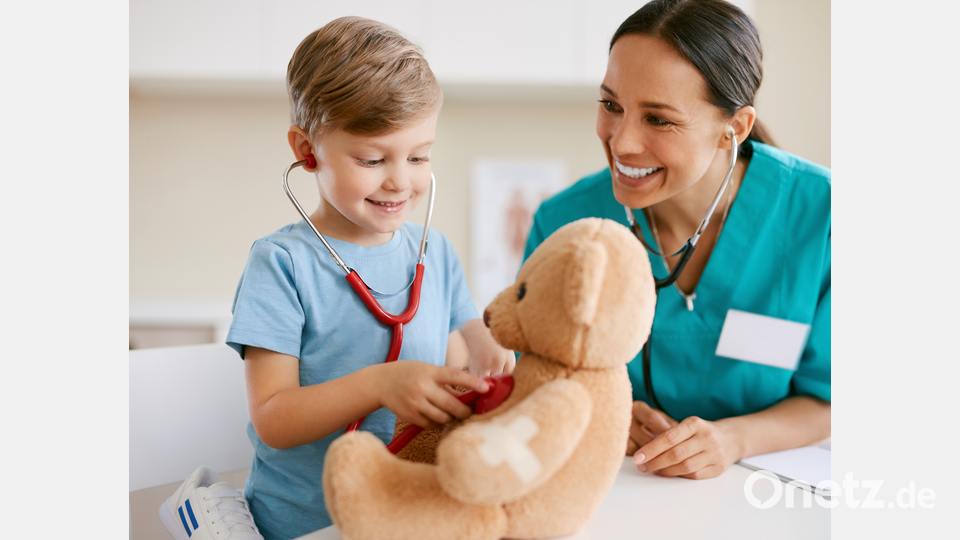 In dieser Klinik wird dein Teddy ganz genau untersucht. Bild: ChatGPT