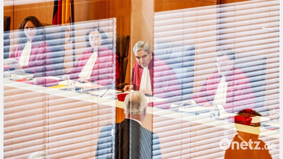 Der bayerische Innenminister Herrmann bei der Karlsruher Verhandlung Bild: Uli Deck/dpa