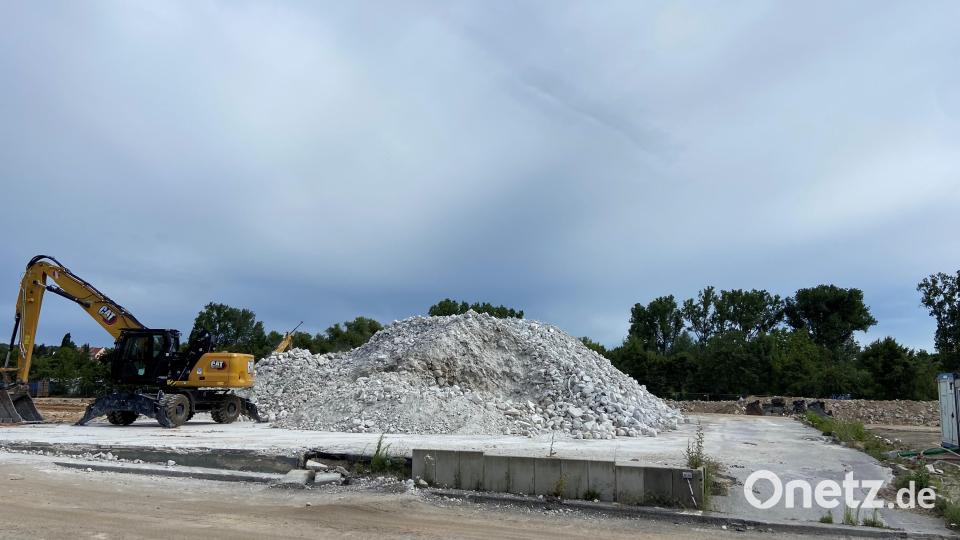 Das hier war tatsächlich einmal der Amberger Real-Markt an der Fuggerstraße. Übrig ist nur noch ein Haufen Schutt. Bild: Andreas Ascherl
