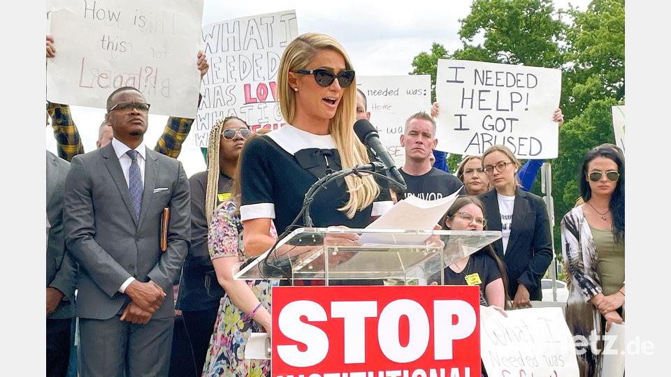 Paris Hilton setzte sich für besseren Schutz von Minderjährigen in privaten Jugendeinrichtungen ein. Bild: Pablo Martinez Monsivais/AP/dpa