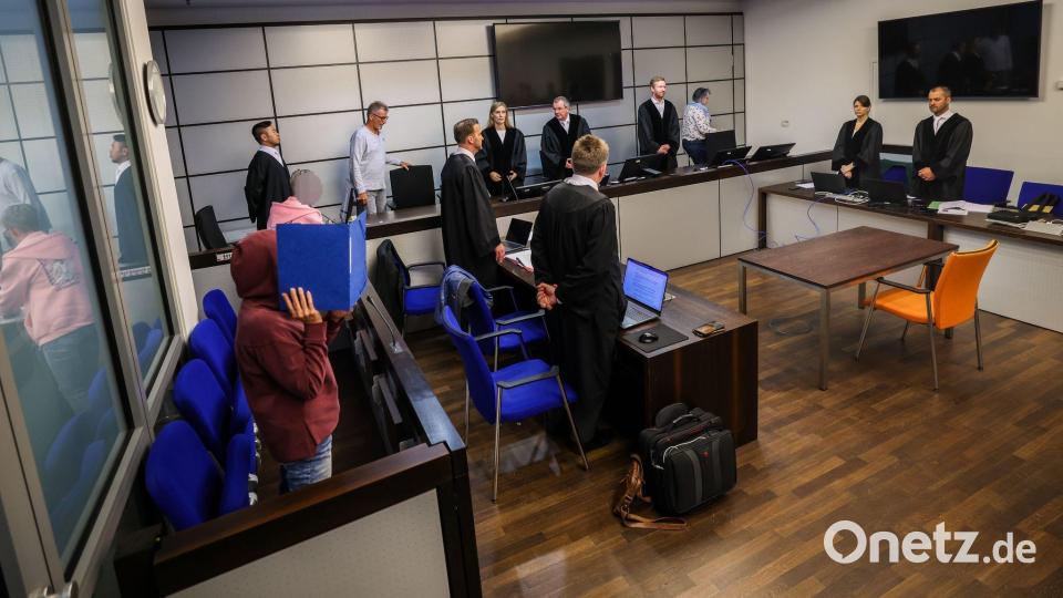 Die 60-Jährige aus dem bayerischen Fürth legte über ihren Verteidiger ein Teilgeständnis ab, der Anwalt der 59-Jährigen aus Velbert kündigte eine Aussage zu einem späteren Zeitpunkt an. Bild: Christoph Reichwein/dpa